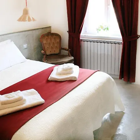 Joss בית הארחה 4*