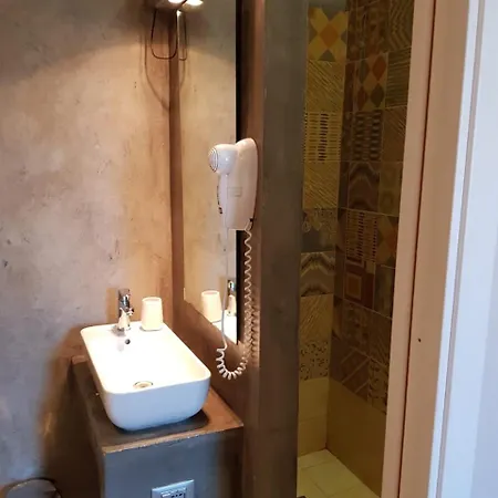 Joss בית הארחה