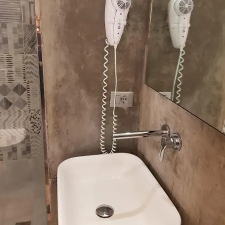 Joss בית הארחה 4*